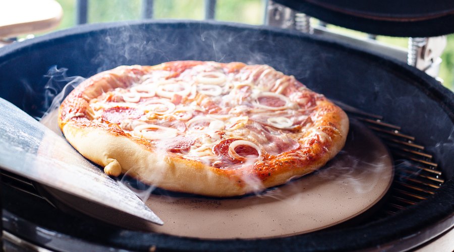 Slavonska pizza u Grill King kamadu by Slavonka