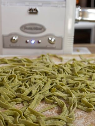 Domaće zelene Fettuccine u Marcato Pasta Fresca mikseru by Almo Čatlak